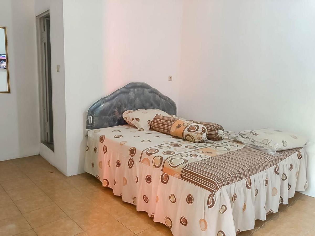 Rumah Panggung Guest House Syariah Mitra Reddoorz Cirebon Exteriér fotografie